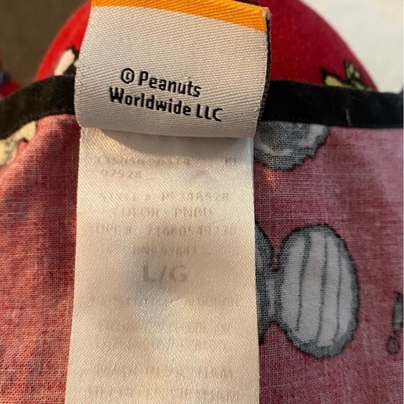 Peanuts Shirt Women’s Scrub Top Size Large Short Sleeve Red Cotton Medical - Picture 9 of 9